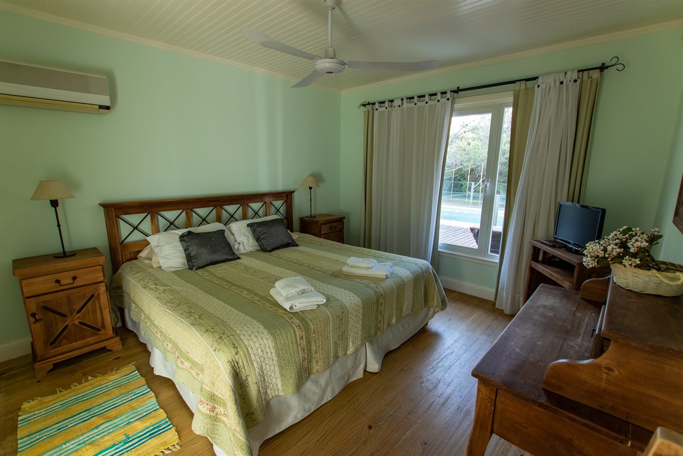 Suite principal con salida al deck
